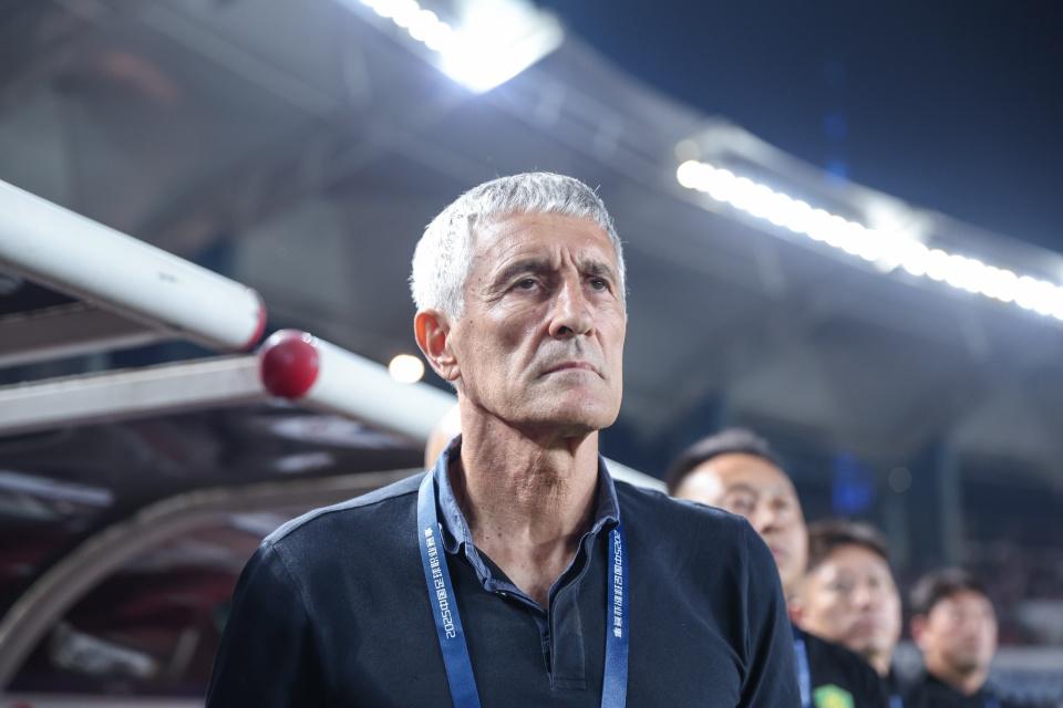 就让塞蒂恩, 死板