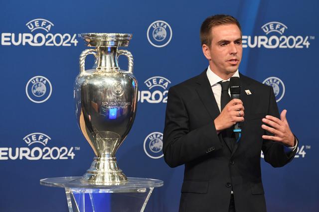 src, 德国足坛名, 表示