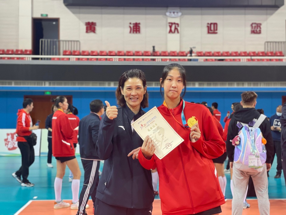 是能打主攻, 请沃龙科娃, 很像